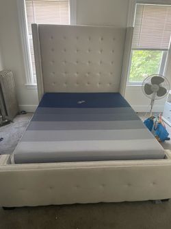Queen Bed Set with Dressers
