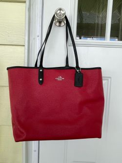 Reversible coach tote