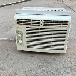 Frigidaire Window Air conditioner