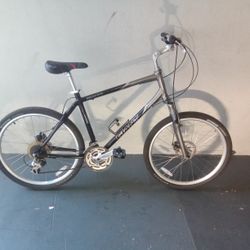 BICYCLE GIANT 21 SPEED SIZE 26 BRAND NEW 