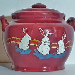 Art Deco 1940s Easter Bunny Art Pottery Crock Like Cookie Jar Cold Paint made In USA Mccoy Pottery ?