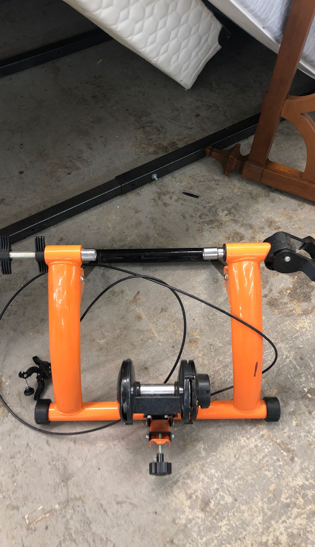 Home trainer for road or mountain bike