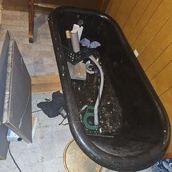 Antique Bath Tub (Clawfoot)