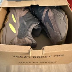 Yeezy 700 Size 9 $190