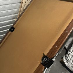 Pool table 