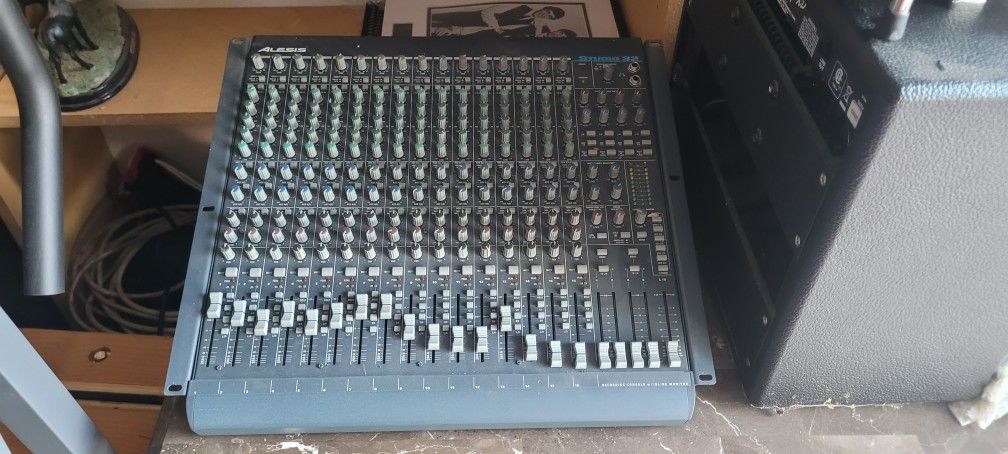 Alesis Studio 32 Mixer