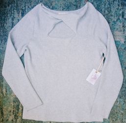 Woman's Jessica Simpson Silver Long Sleeve Knit Sweater