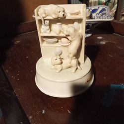 A Adorable 1991 SUMMIT COLLECTION EXCLUSIZE Musical Figurine Plays "You Got A Friend" Works Great