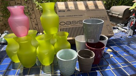 Lots of 20 pots and planters