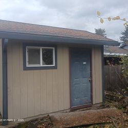 Shed 2 Windows  Great Condition I Never Use It