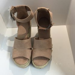 Women Dress-shoes Size 8 1/2 Tan Blush Color Brand New