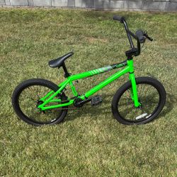 Haro 20” BMX Bike Green  GREAT CONDITION