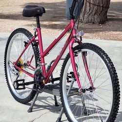 Women's mountain bike size 26