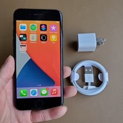 iPhone 7 - UNLOCKED - Like New 