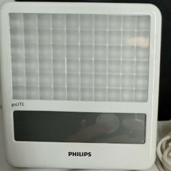 Philips goLITE BLU HF3332 Energy Light - Therapy Device - Rechargeable - SAD $15 everson