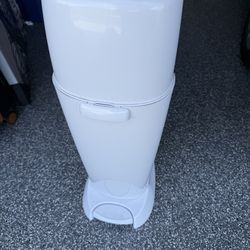 New diaper genie with 7 bag refills