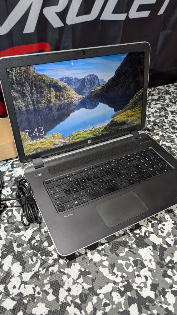 HP Pavilion 17 Laptop 17.3" Core i5-5200u 2.20ghz Windows 10 Home 