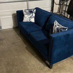 Blue couch – velvet