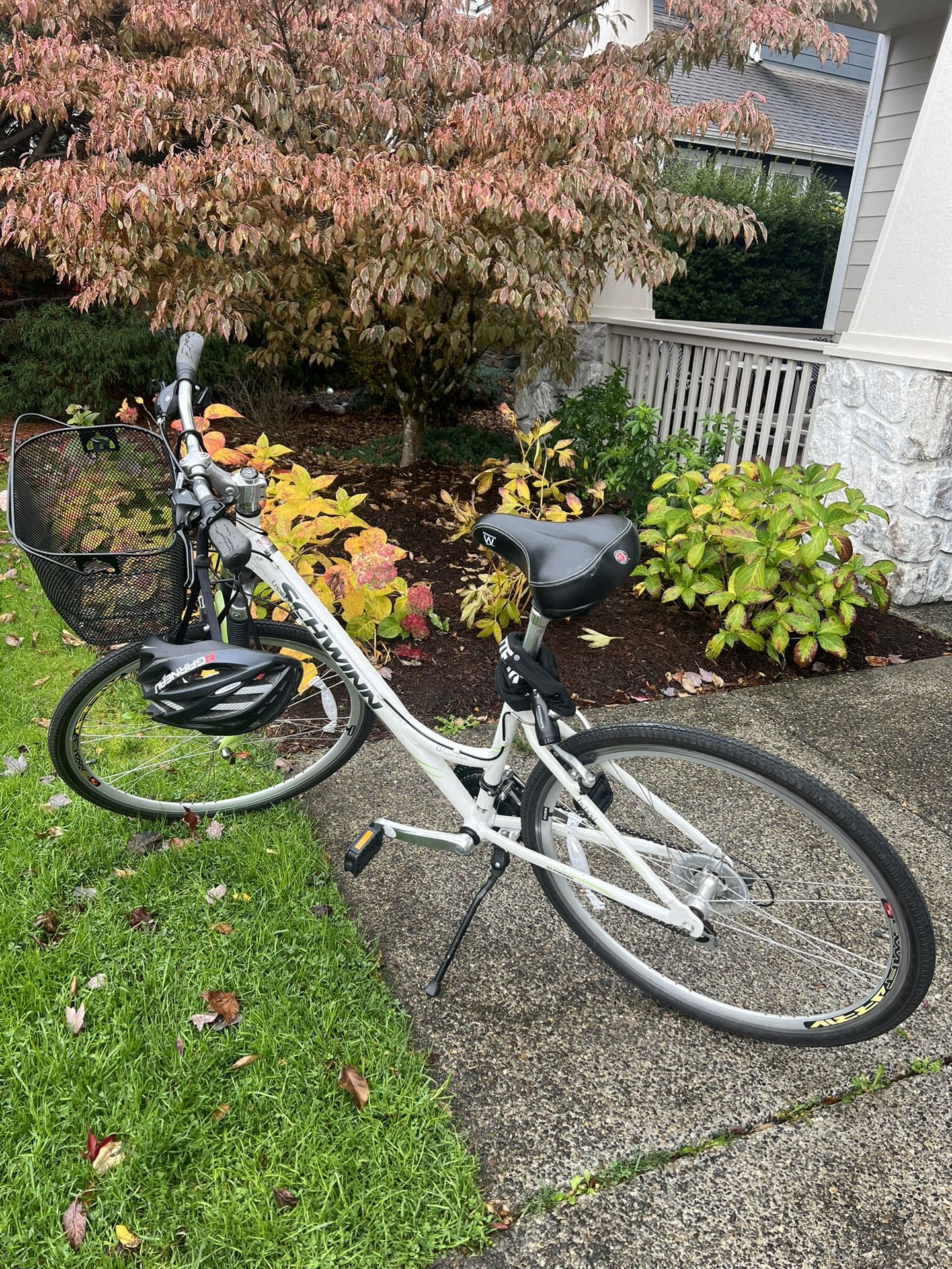 Women’s Schwinn Bike Bundle 