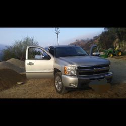 Silverado 2011 4D 62,000 Millies