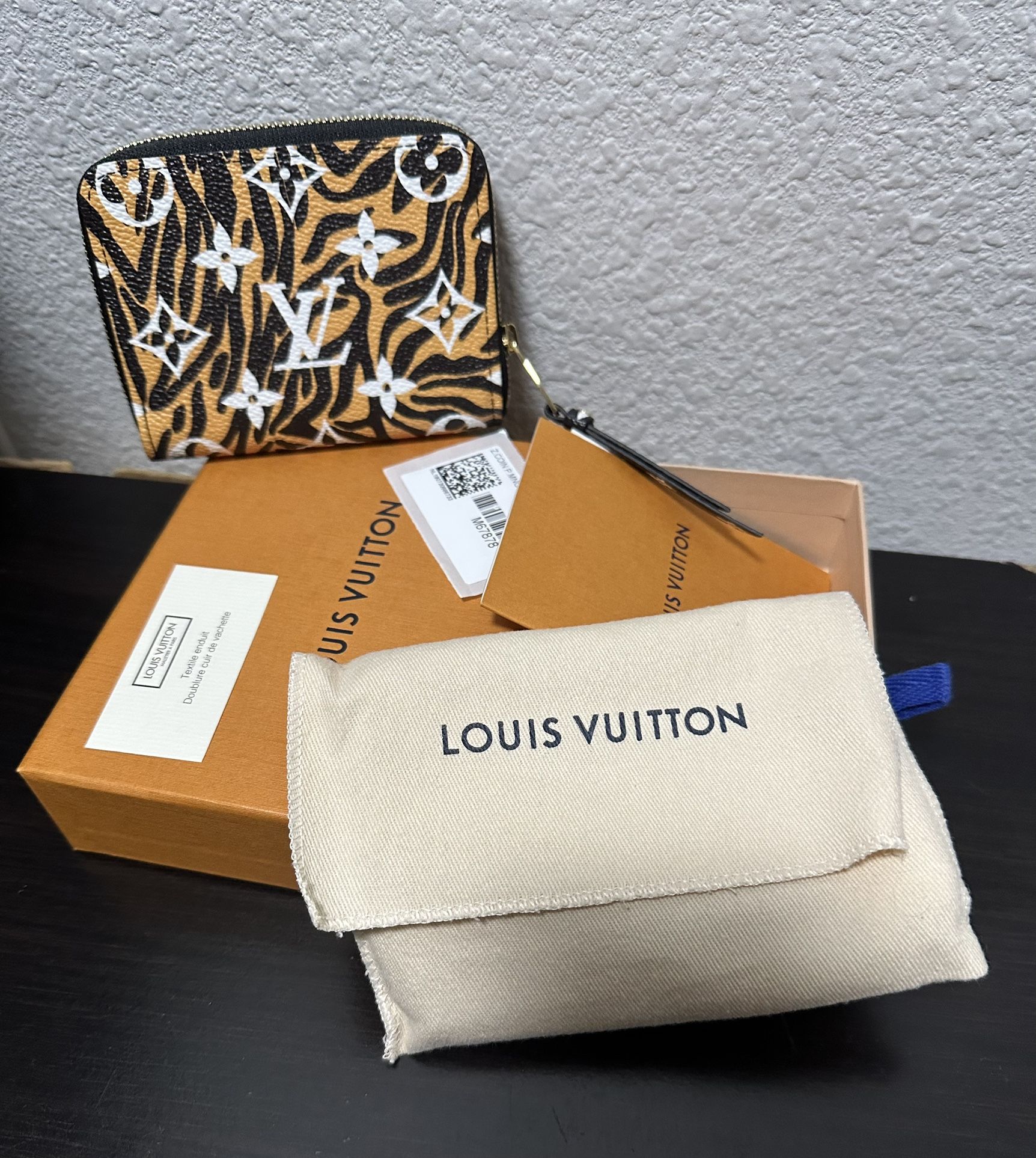 Limited Edition Louis Vuitton Monogram Giant Jungle Zippy Wallet