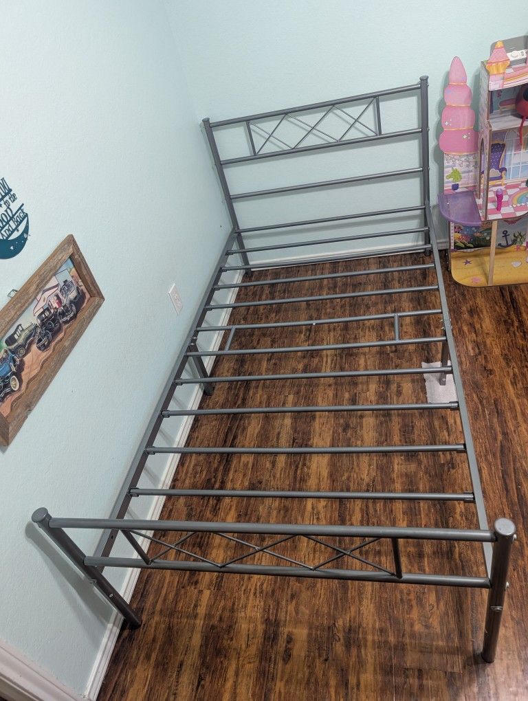 Twin Metal Frame