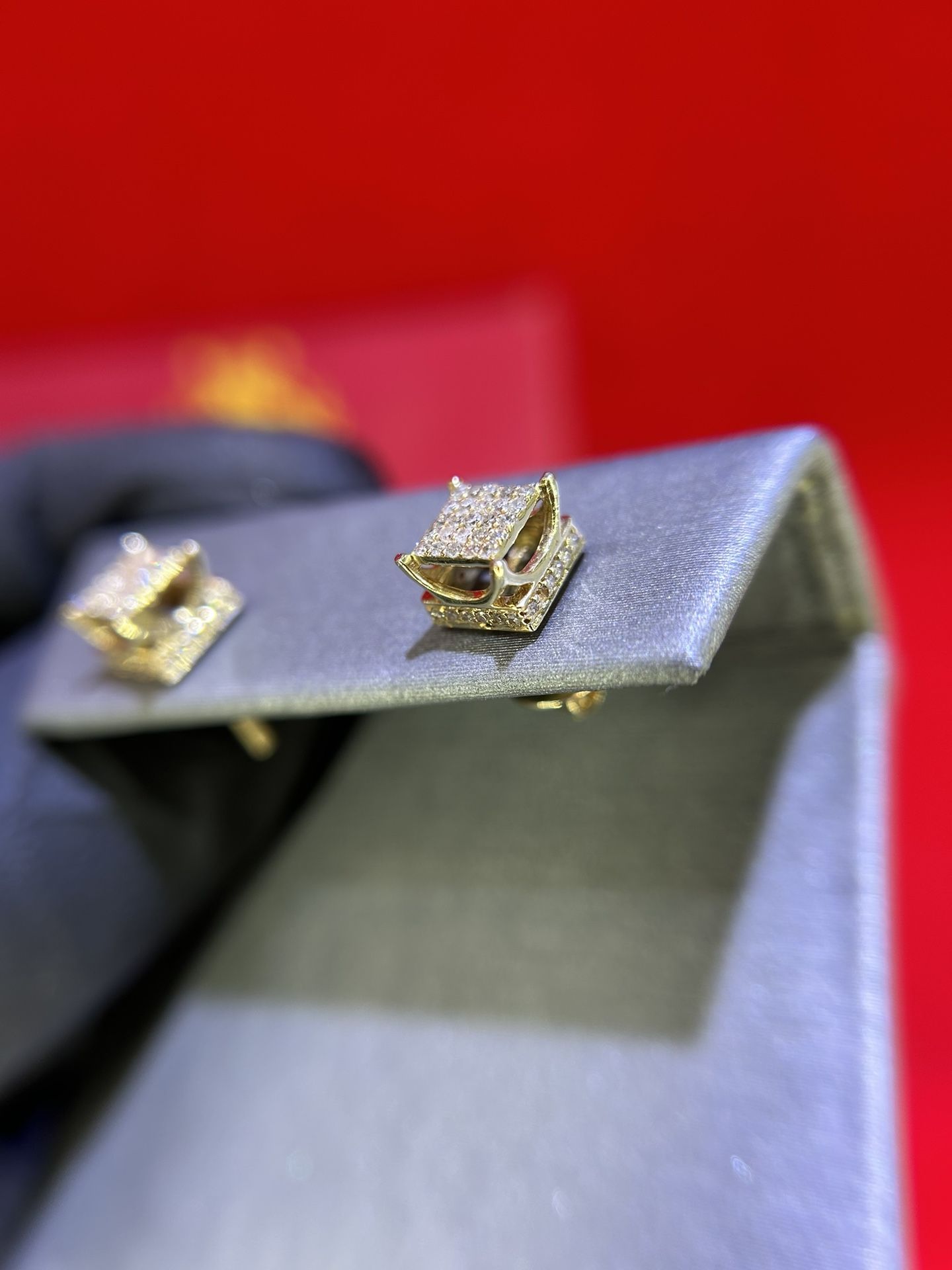 14K GOLD CROWN DIAMOND STUDS