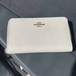 Coach Zipper Wallet