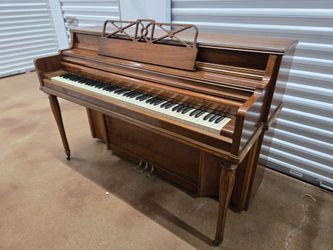 Kimball Consolette Piano - Store.