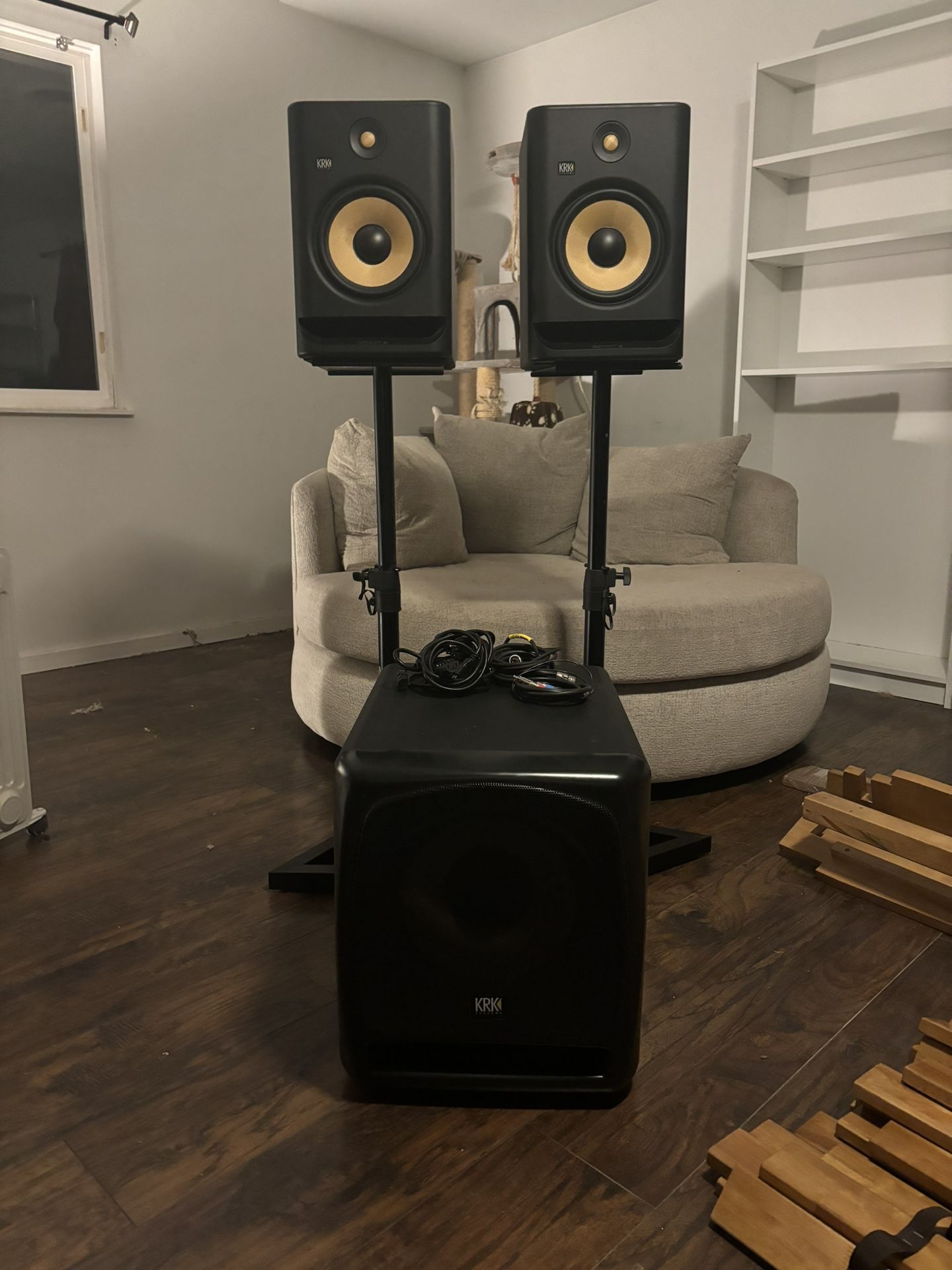 KRK Rokit 8in G4 Pair, 2 Stands, KRK 12in Subwoofer