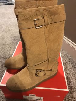 Ladies Size 5 Coach boots. Fur lined. NEW