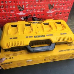 DEWALT 12V/20V/60V  MAX  4-PORT LITHIUM-ION BATTERY FAST CHARGER