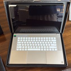 Razer - Blade 15 Base - 15.6" 4K OLED Gaming Laptop - Intel Core i7 - NVIDIA GeForce RTX 2070 -512gb