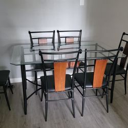Dining Table. Perfect Condition 6 Chairs 