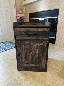 Rolanstar Farmhouse Nightstand with Charging Station – Excellent Condition