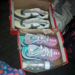 2 Pairs Of Nike 