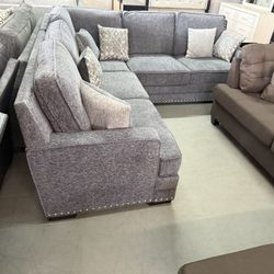 SECTIONAL GREY AMERICAN MADE 