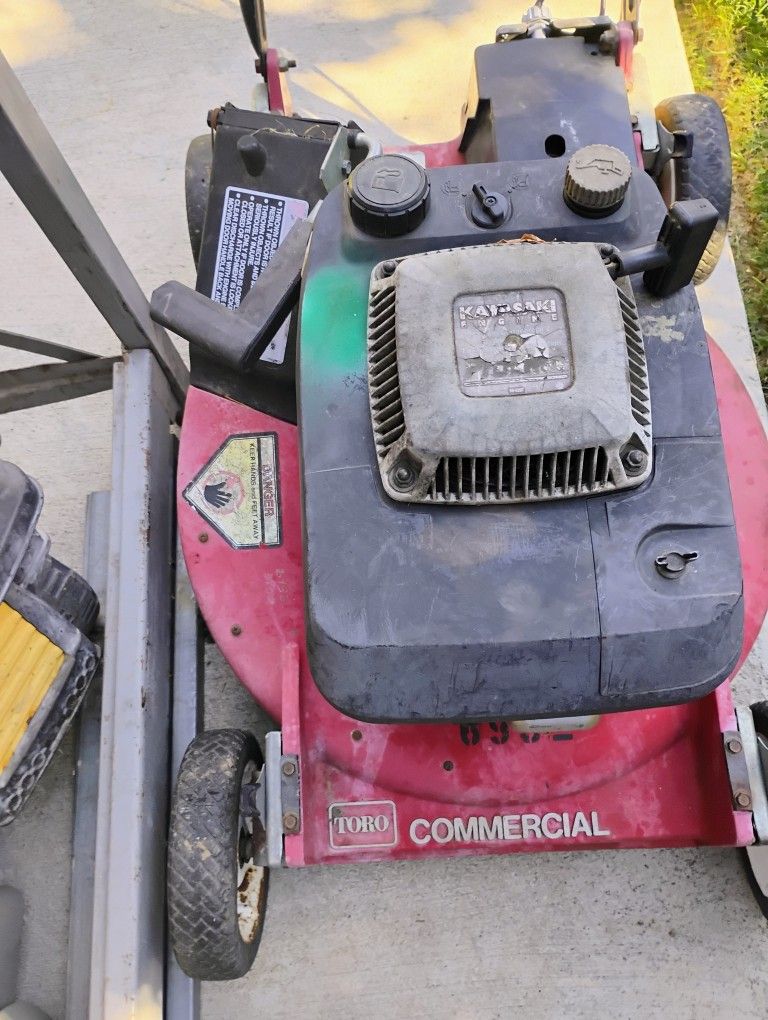 COMMERCIAL TORO MOWER 