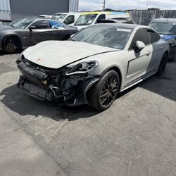 2018 Porsche Panamera 4
