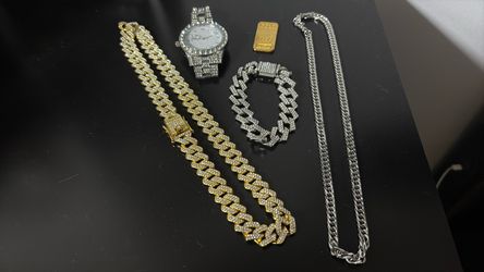 set of jewelry