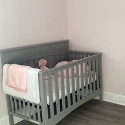 Changing Table/dresser/crib