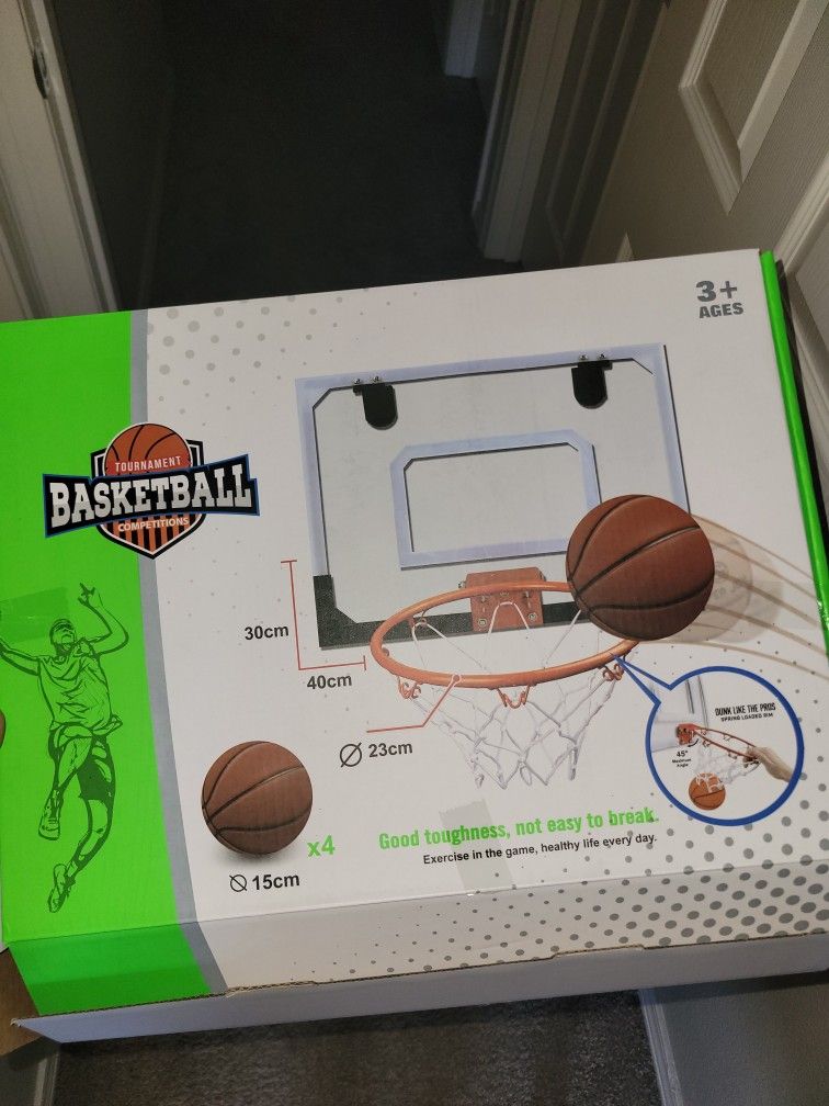 Premium Mini Hoop w/4 Basketballs