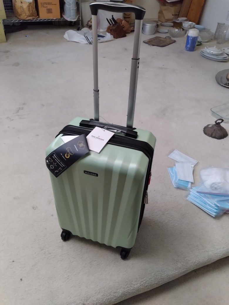 Ricardo Beverly Hills Windsor 22" Carry-On Luggage - New!