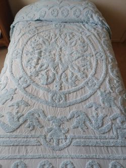 Twin Chenille Fringed Bedspread