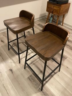 2 Bar Stools in Like New Condition