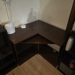 L-Shaped Desk With Extending Keyboard Tray 
