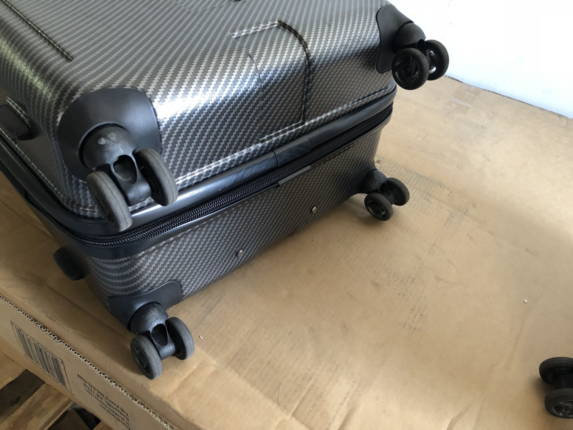 Samsonite Carbon Elite 2PC Hardside Set Spinner Luggage 28" and 20
