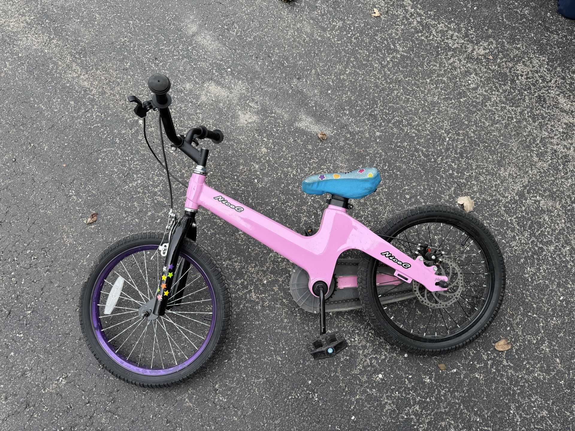 Girls bike, 18” wheels