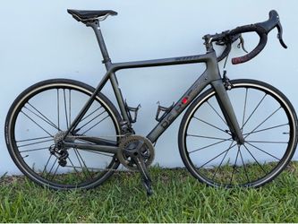 🚴🏻 De Rosa King Carbon Road Bike – Size 55 Experience true Italian craftsmanship with this De Rosa King Carbon, a high-end road bike built for ride