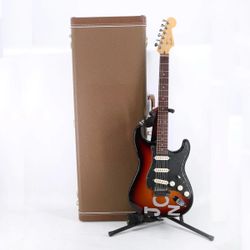 FENDER 011(contact info removed) American Deluxe Stratocaste Electric Guitar w Case (FPP011627)